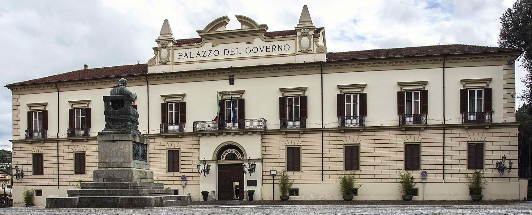 Palazzo_del_governo_-_Cosenza