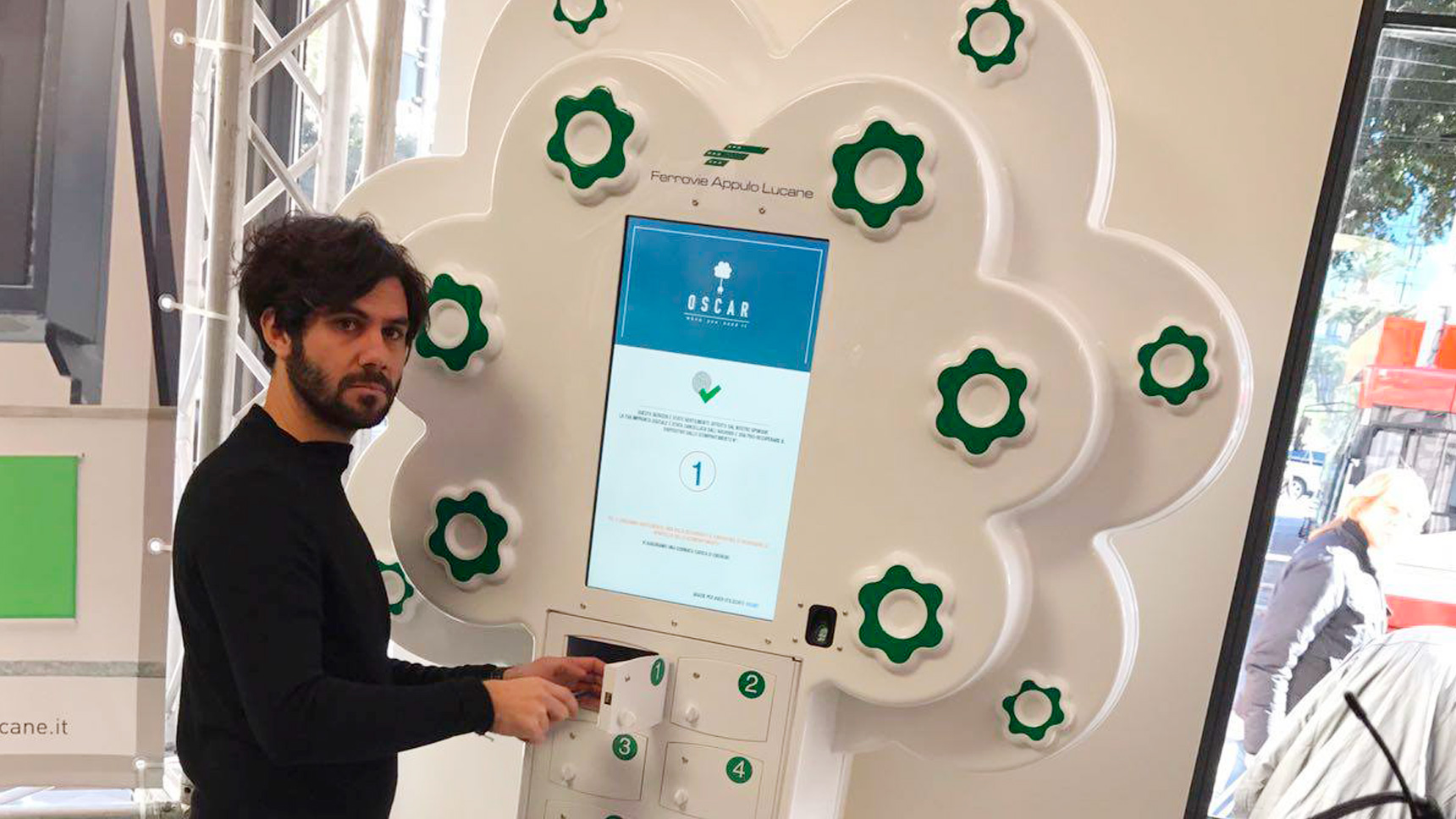 Arriva Oscar e ricarichi il telefono con un dito