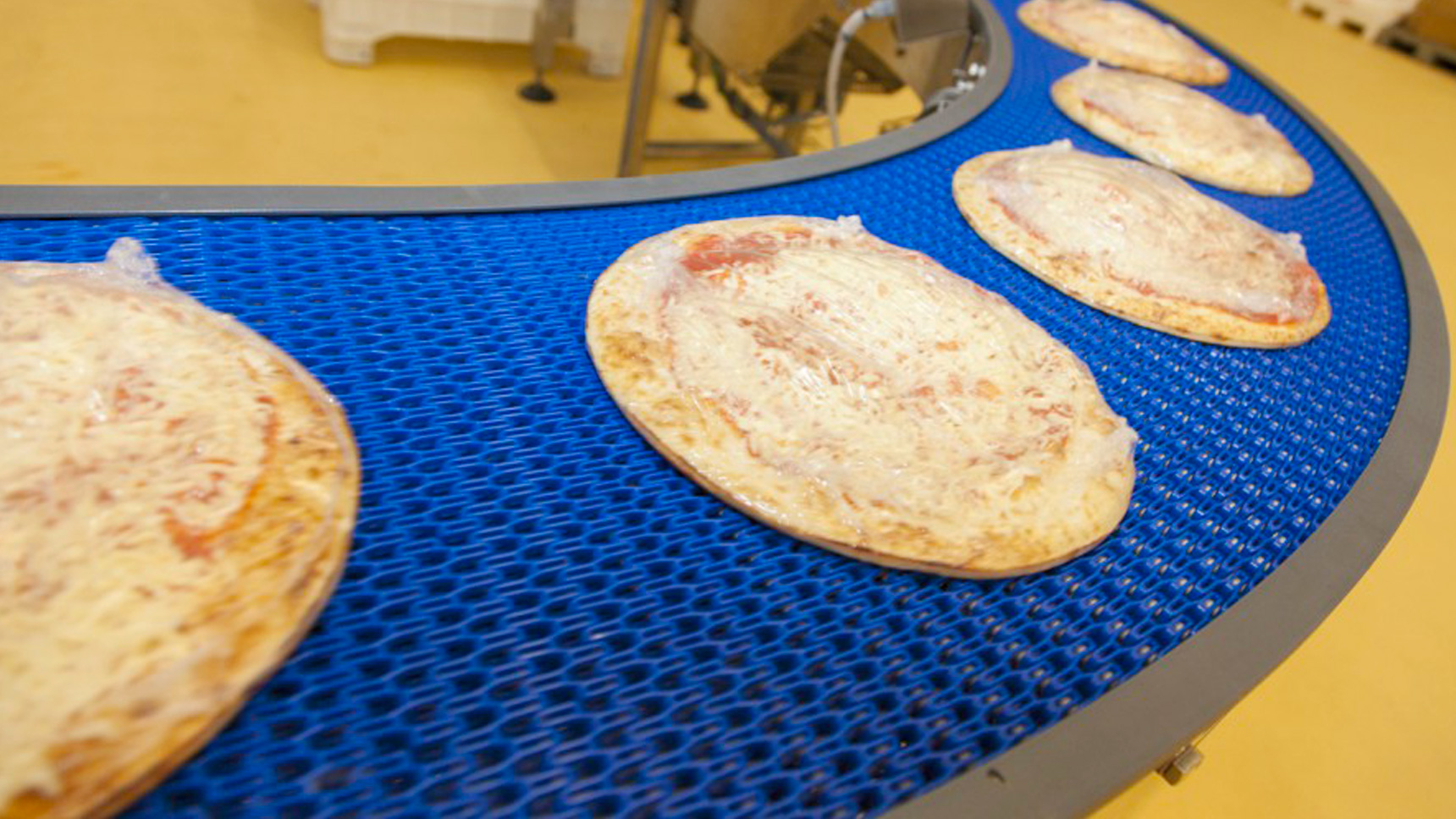 Il superforno di Benevento mette sul piatto 350 pizze surgelate al minuto